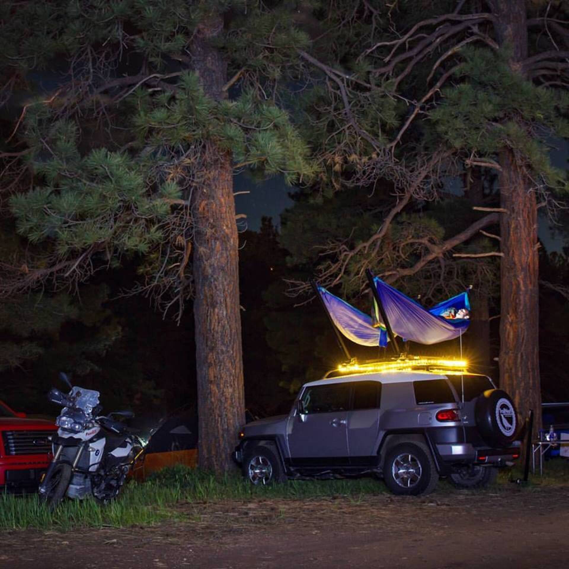 TrailNest elevates hammocks to the car roof top