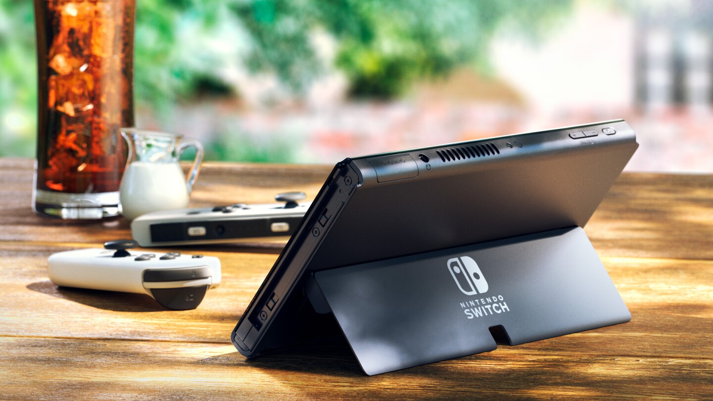 Around back is a wide adjustable kickstand for nailing the right viewing angle