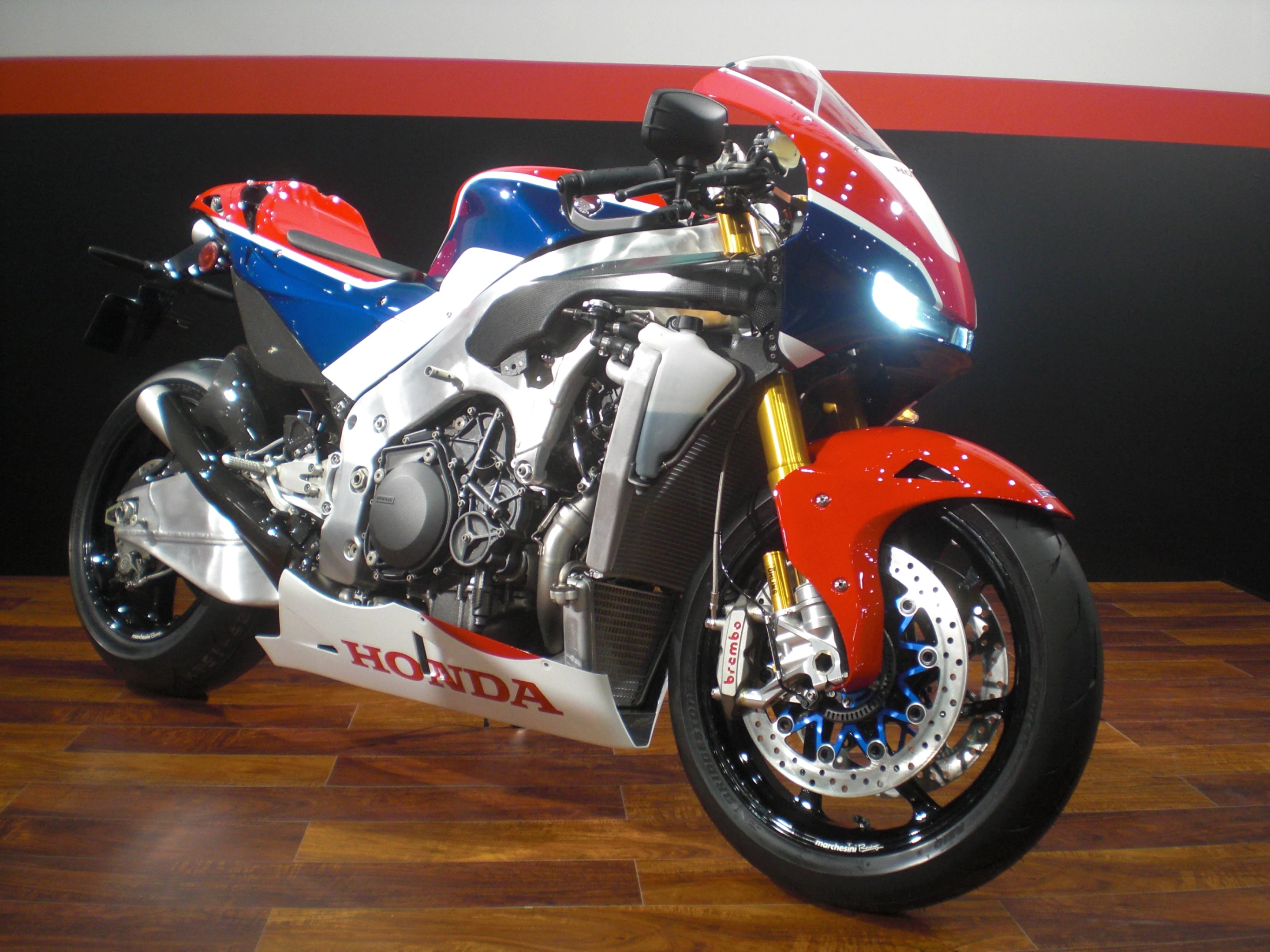The RC213V -S shares its main mechanics with the RC213V MotoGP works machine (Photo: Stephen Clemenger/Gizmag.com)