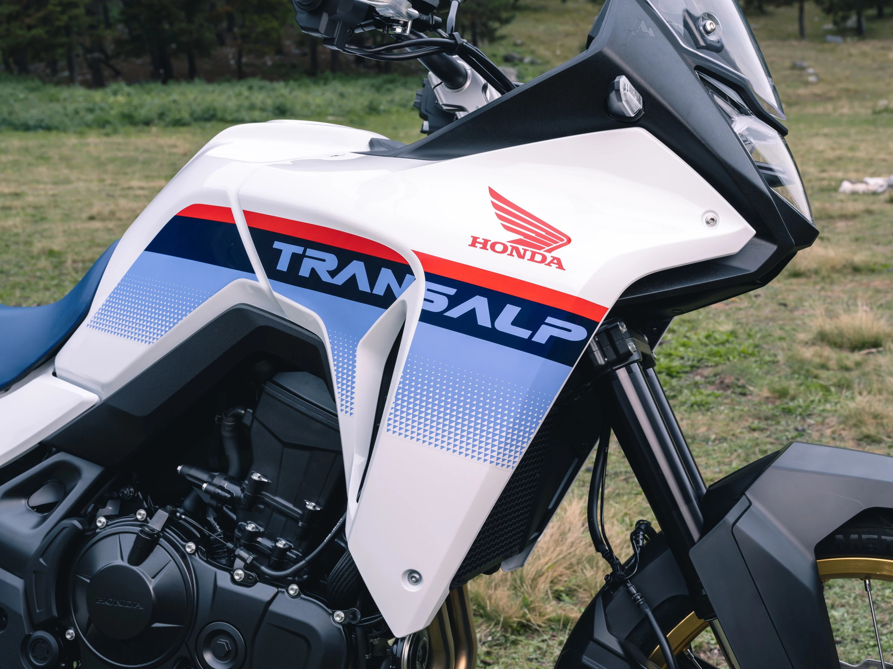 Honda designed the decals of the 2023 XL750 Transalp as a tribute to the first model of the series from way back in 1987