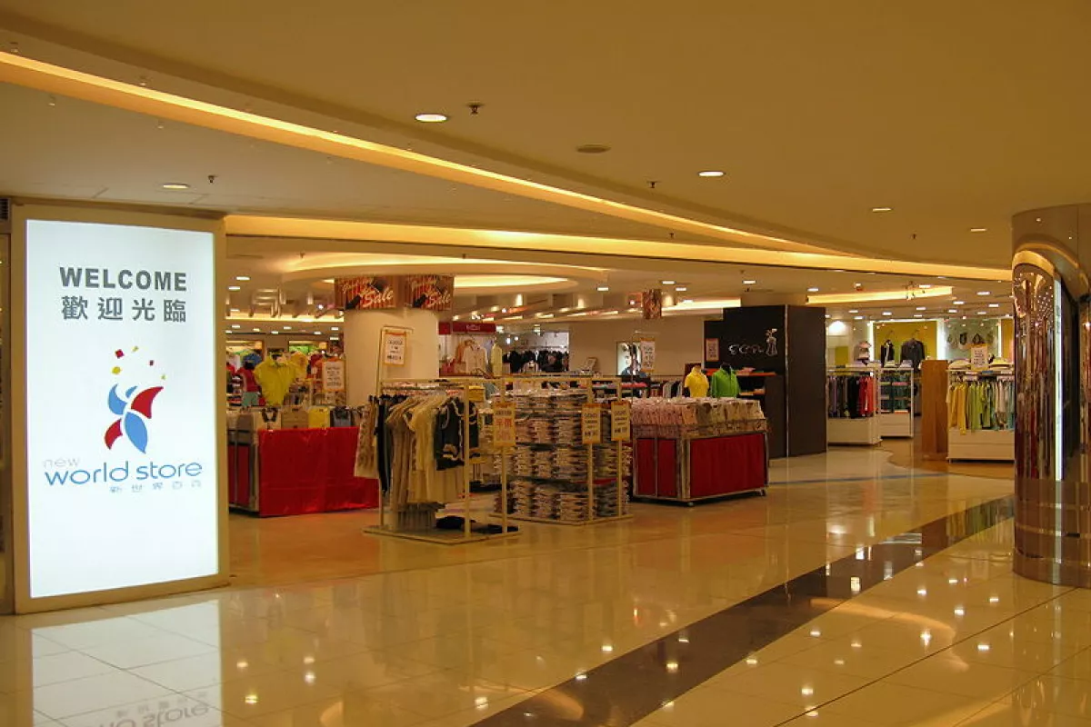 A new system that incorporates LED lighting and radio frequency communications could be used to help consumers find products in large stores (Photo: Baycrest)