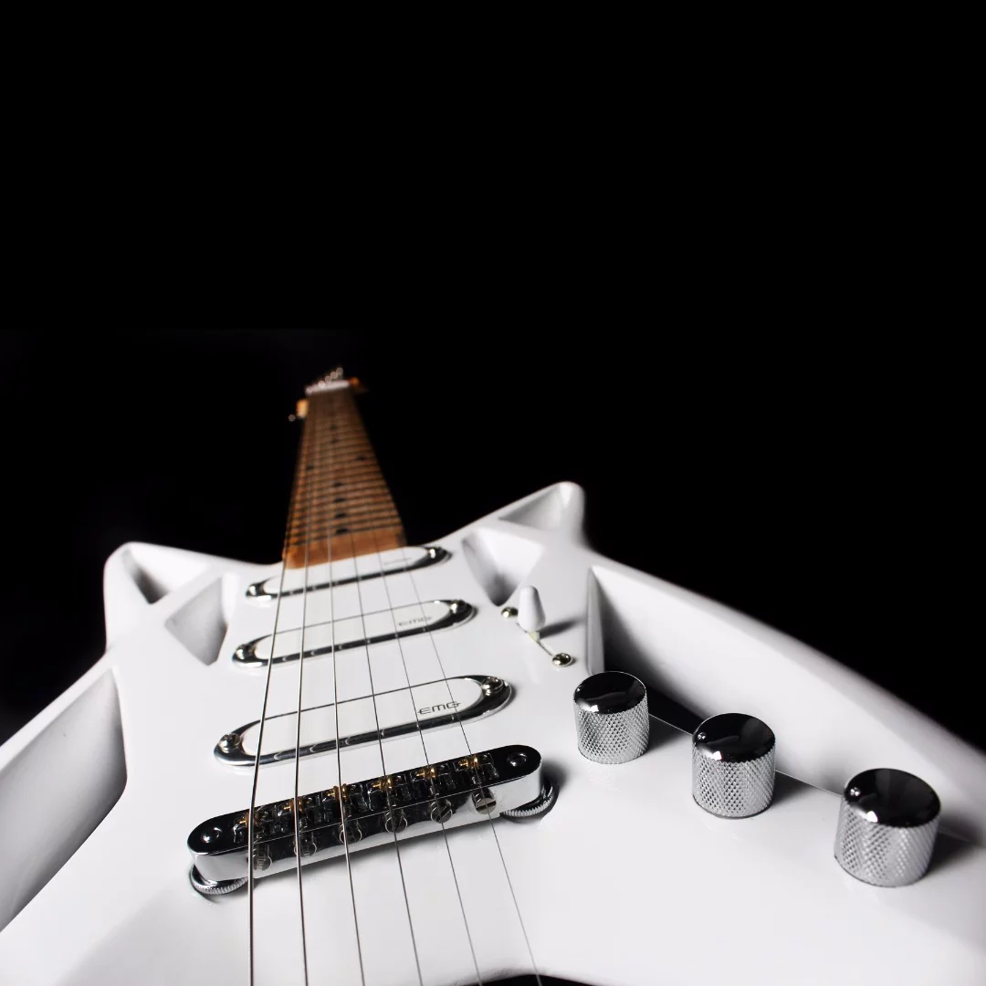 David Flores Loredo says that the Eagle has a "powerful and versatile sound born from a state-of-the-art pickup system, precise manufacturing and a careful selection of high quality woods and components"