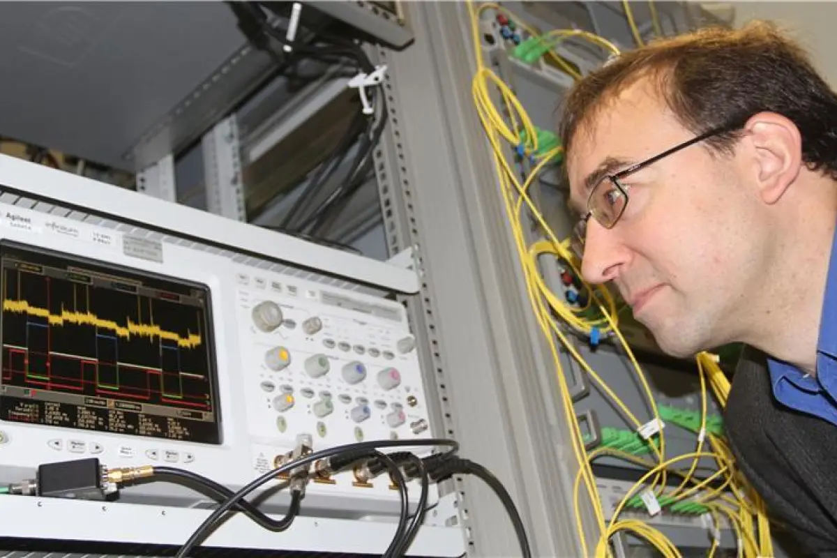 Professor Jurg Leuthold led an experiment that achieved a data transmission rate of 26 terabits per second (Image: Gabi Zachmann)