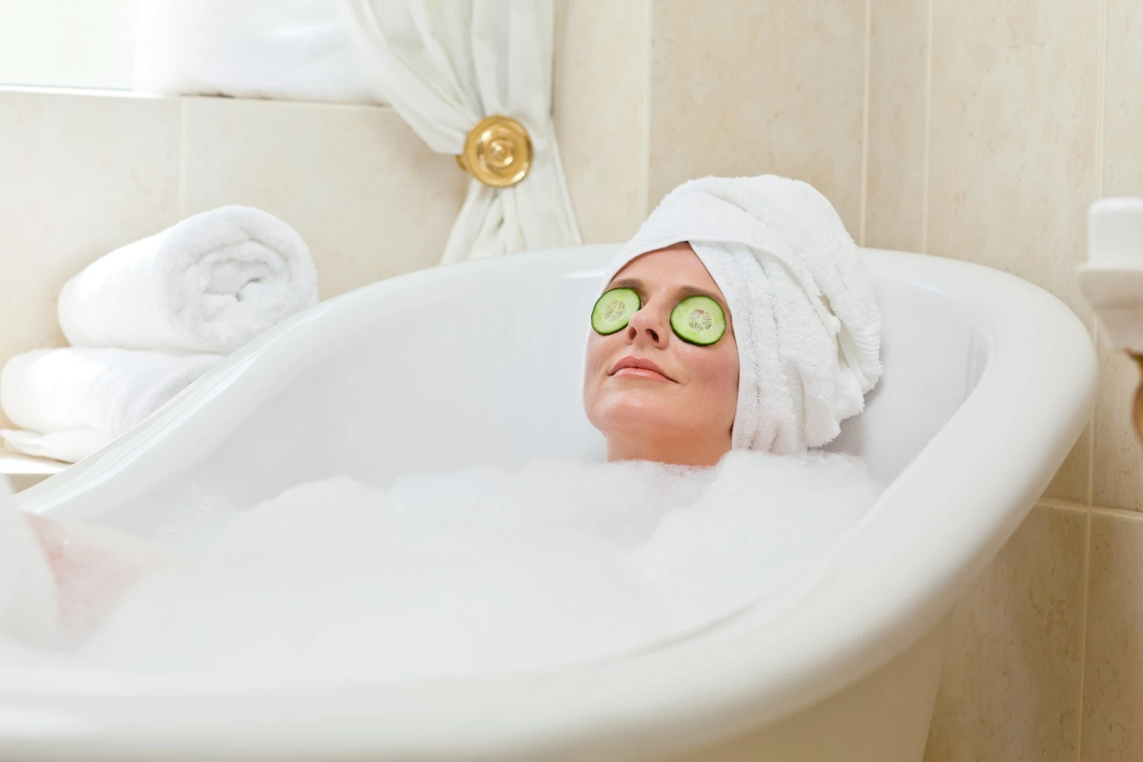 The ideal temperature range is said to be 104 to 109 ºF (40 to 43 ºC)