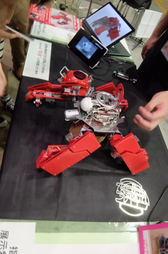 Running on un by a Raspberry Pi B+, the Logistics Conveyor Machine is a replica of the robot used in the Japanese animation "ARISE - the Ghost in the Shell"