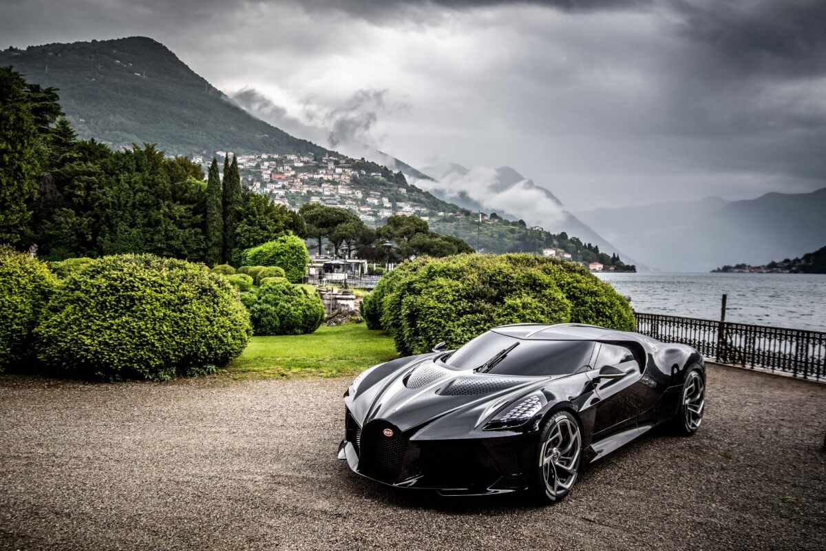 Bugatti's one-off La Voiture Noire was the winner of the Concorso d'Eleganza Design Award for Concept Cars & Prototypes by Public Referendum