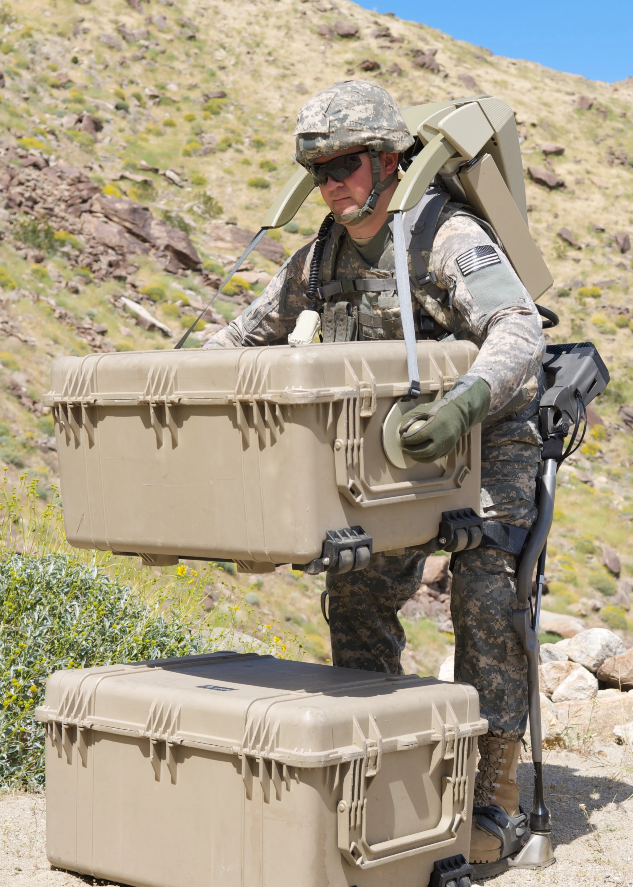 The HULC supports loads at the front and rear - front lifting capacity is 150 lbs