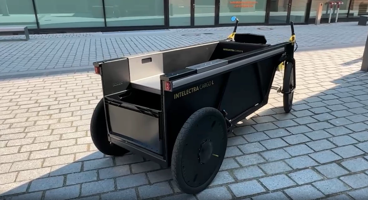The standard large-size Intelectra can carry six Euroboxes, while the extra-large model can carry eight