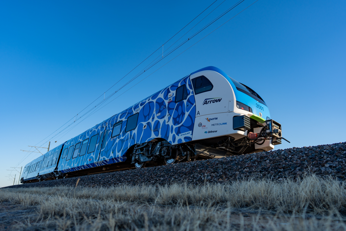 As testing in the US nears completion, Stadler's Flirt H2 passenger train has taken to the track to set a distance record of 2,803 km on a single tank of hydrogen