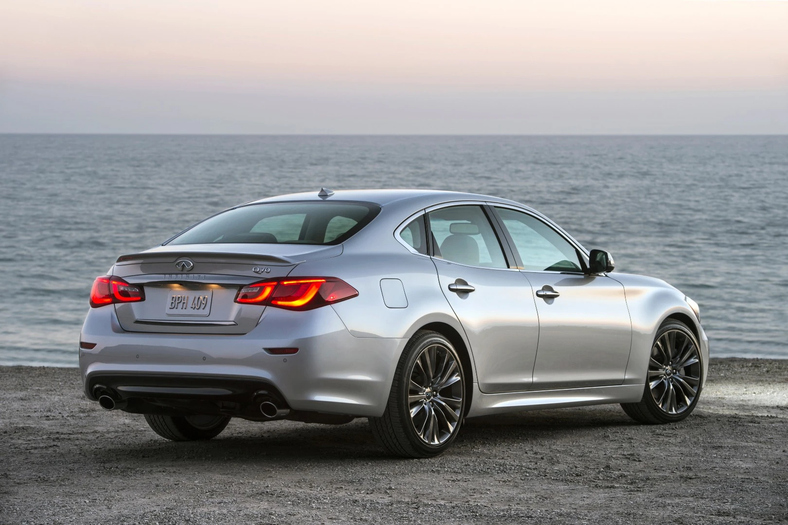The Euro-swoosh of the rear glass at the pillar is another Infiniti hallmark