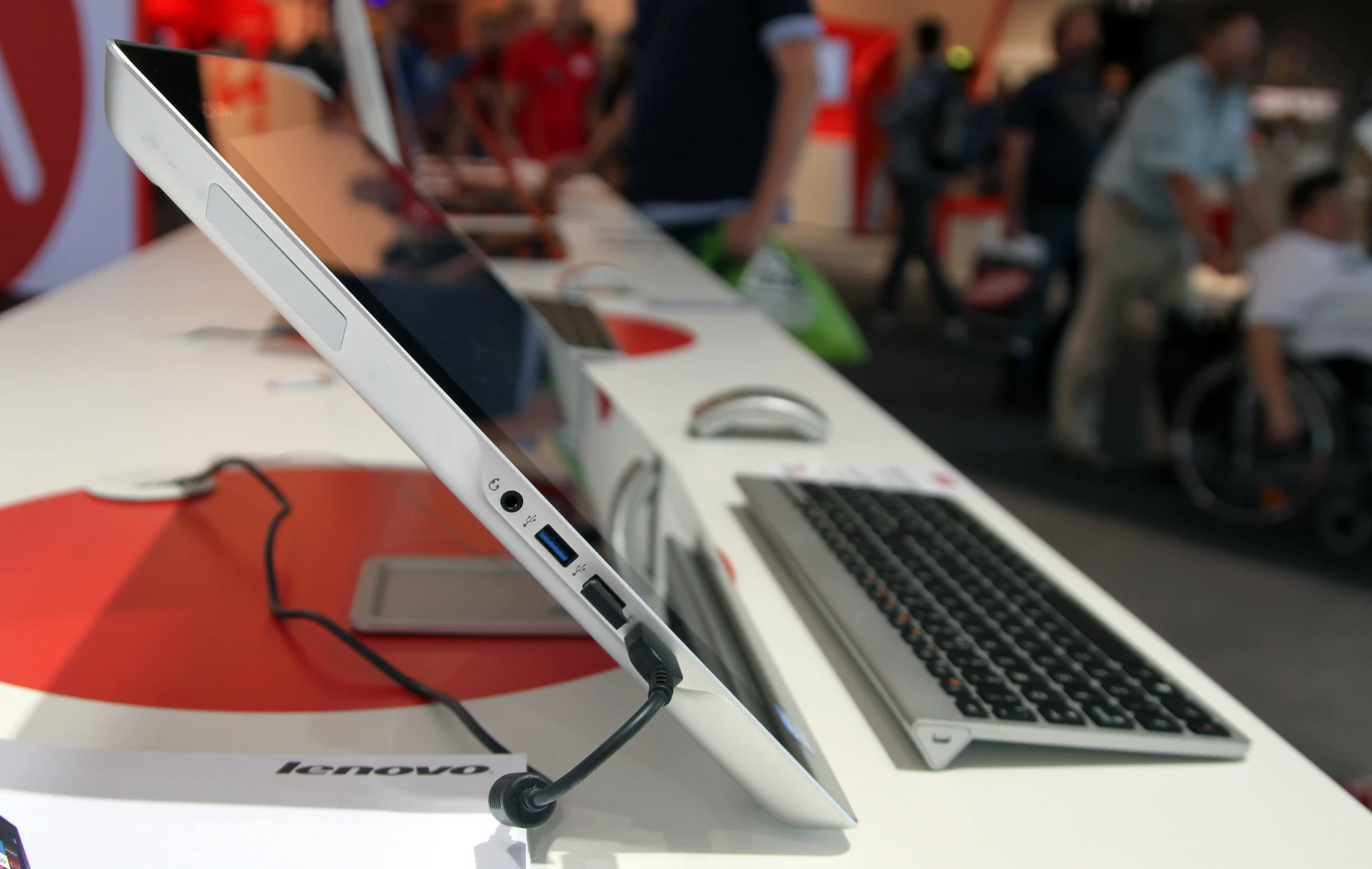 A nifty hinge mechanism allows screen angle adjustment from fully upright to between 15 and 70 degrees, and can also be pushed flush with the housing at the rear for a tabletop tablet experience.
