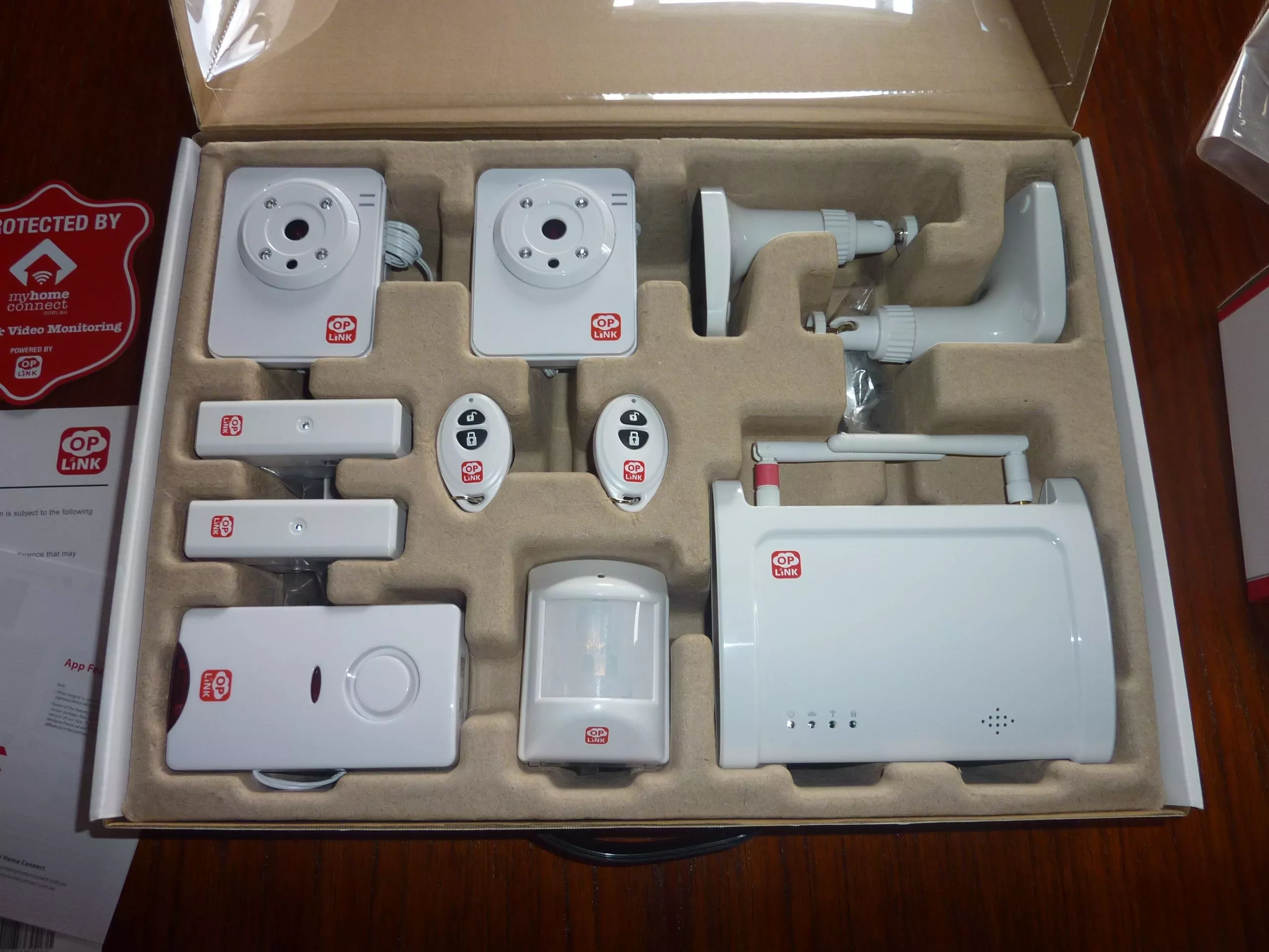The Oplink TripleShield security system packs everything you need in one box (Photo: Gizmag.com/Darren Quick)