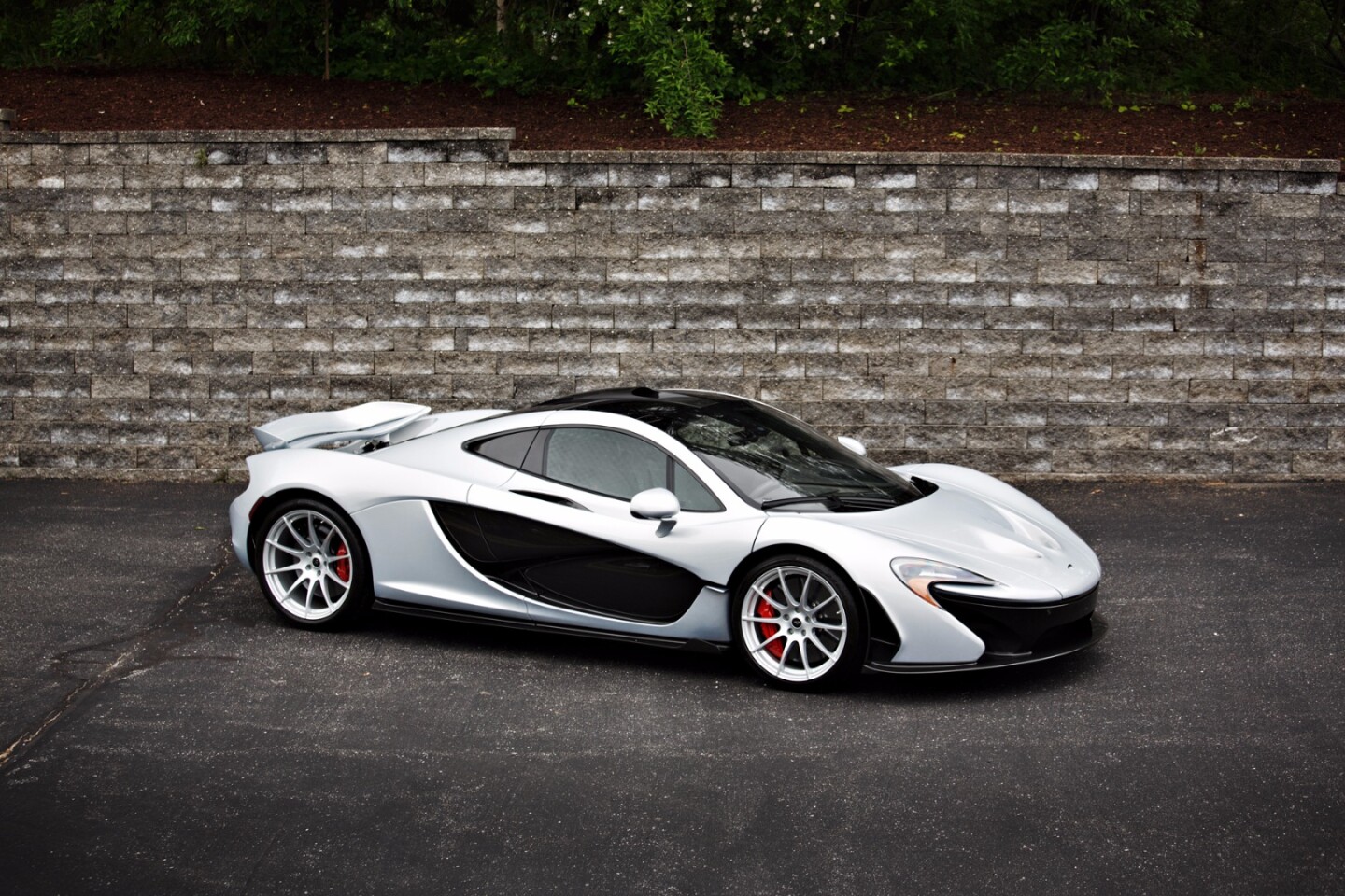 $2,000,000 | 2015 McLaren P1Estimate: $2,000,000 to $2,200,000Official Auction Description: Gooding & CoLot 165