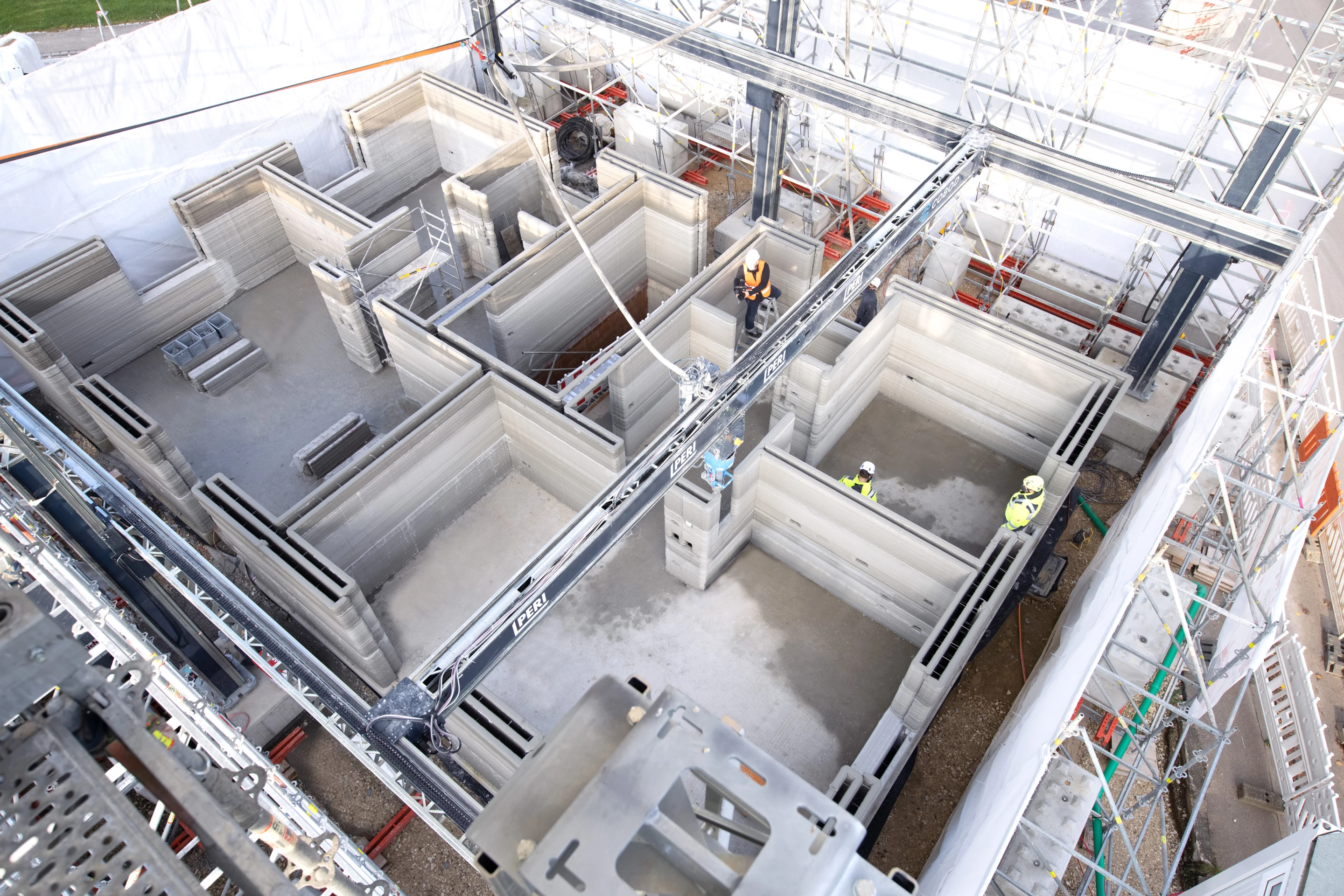 The construction process itself is similar to most other 3D-printed architecture projects we've covered and involves extruding a cement mixture out of a nozzle in layers, gradually building each wall