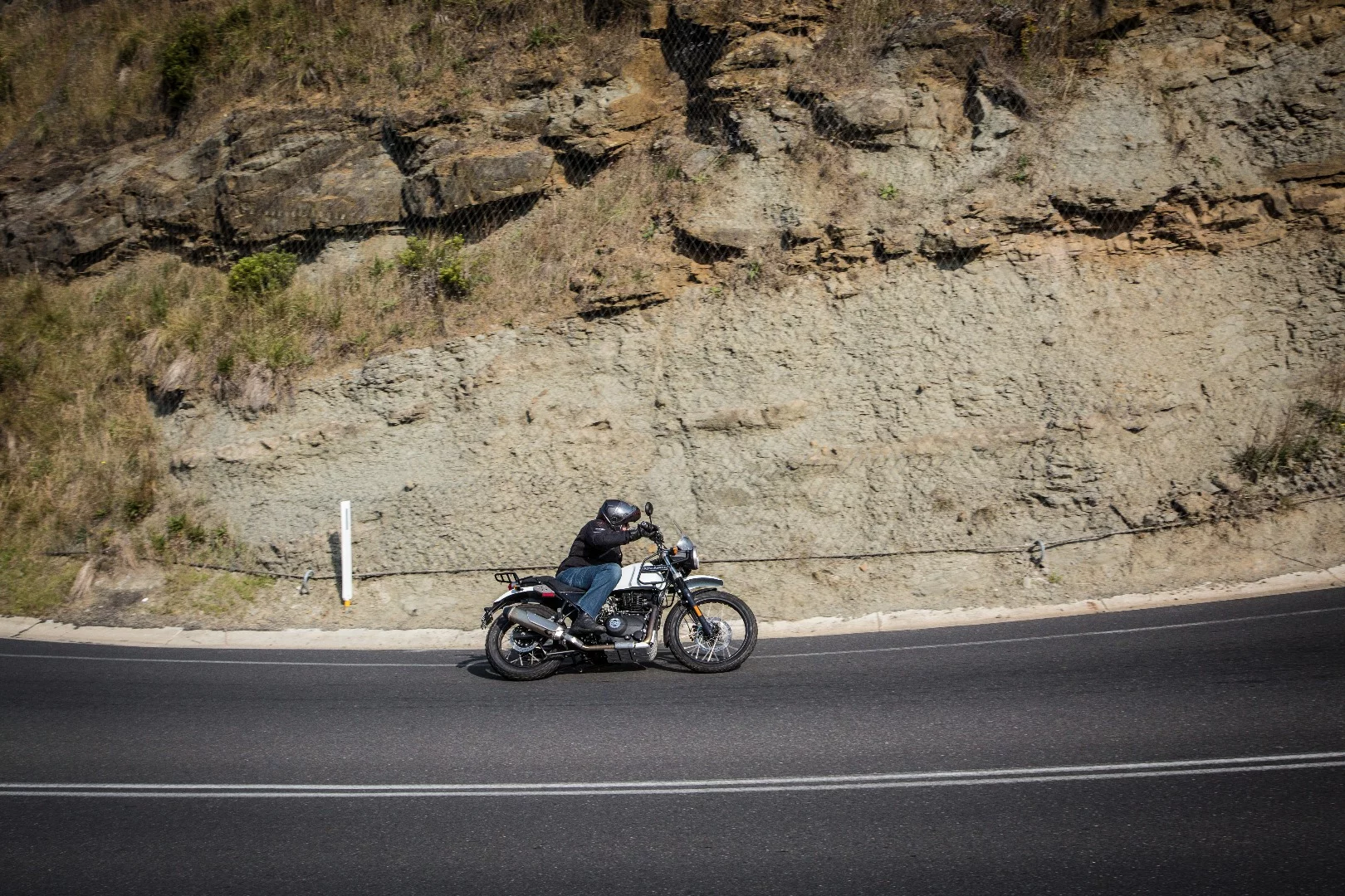 2017 Royal Enfield Himalayan: ground clearance isn't bad at all