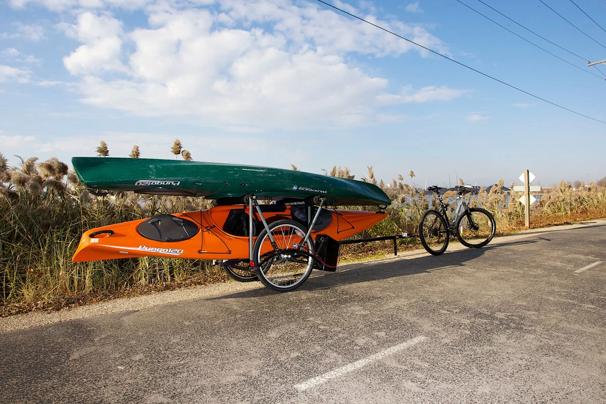 The Rollout Trailer helps motivated cyclists to ditch the car … even when they have heavy gear to haul