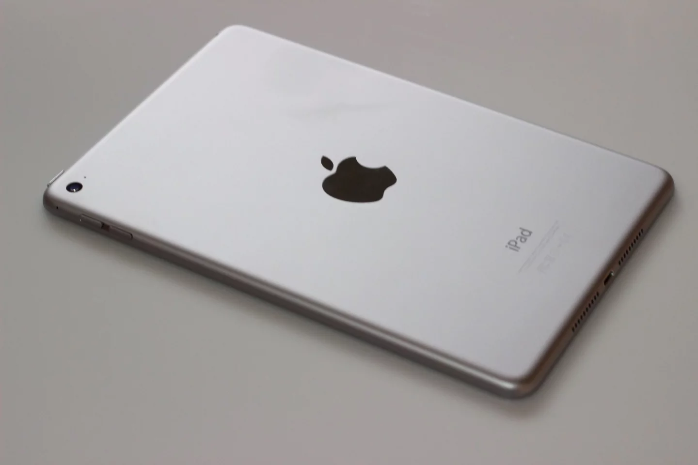 The mini's aluminum unibody build should be well familiar by now