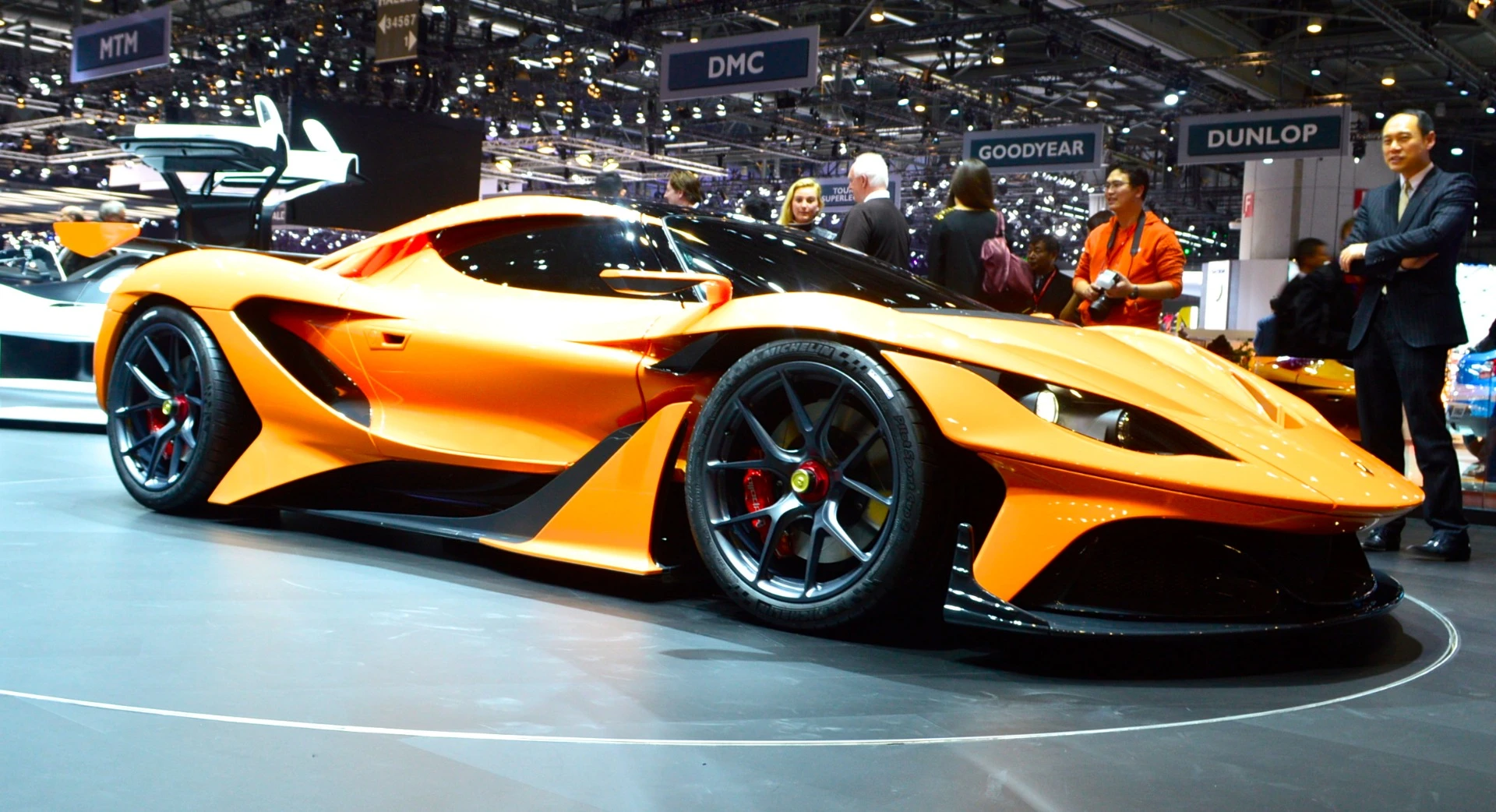 With nearly 1,000 hp on tap, the Arrow is capable of launching to 62 mph (100 km/h) in less than 2.9 seconds