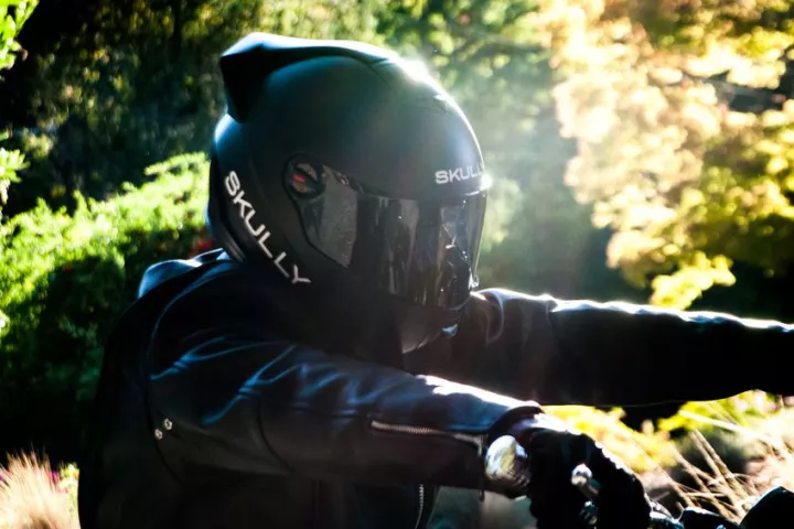 The Skully AR-1 helmet give the rider a heads-up display of real-time information and a view of the road behind (Photo: Skully Helmets)