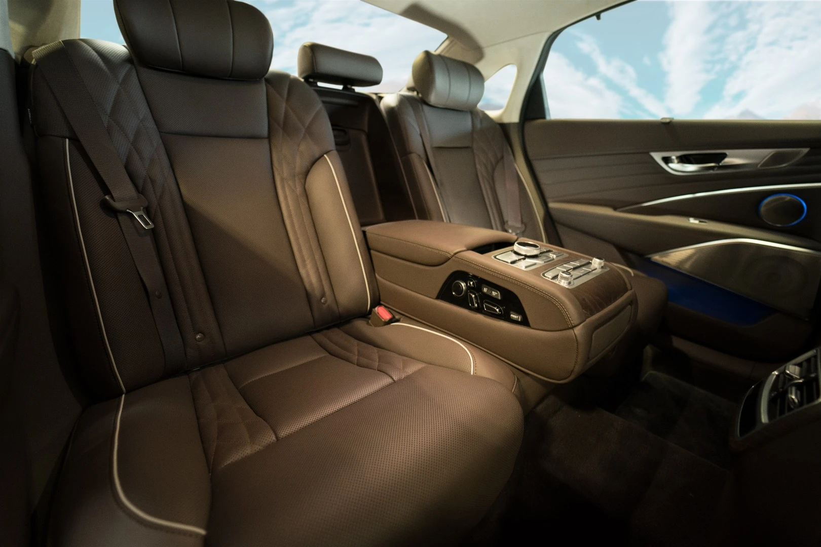 Rear seating in the 2019 K900 is meant to be as luxurious as seating is up front