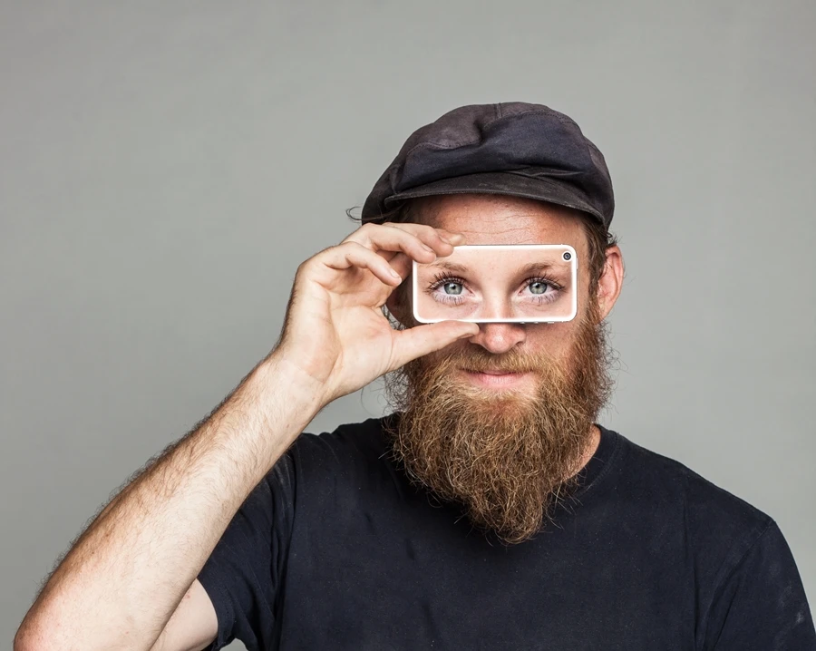Be My Eyes is a new mobile app that aims to help blind people in situations where they need to see something