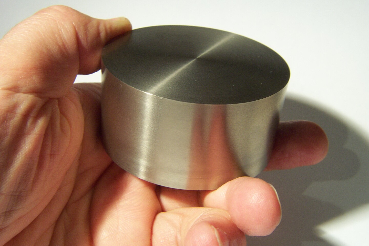 Titanium block (Image: Alchemist-hp via Wikimedia Commons)