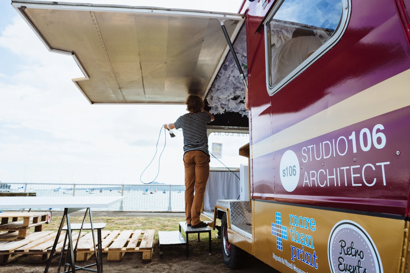 New Zealand architectural firm Studio106 has recently reduced its urban 95 sq m (1,022 sq.ft) office space to a tiny 9 sq m (97 sq.ft) working mobile unit