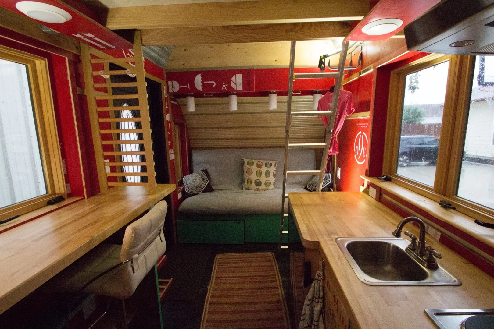 The Tiny Drop comprises a total floorspace of 150 sq ft (14 sq m) and weighs in at a relatively heavy 8,000 lb (3,628 kg)