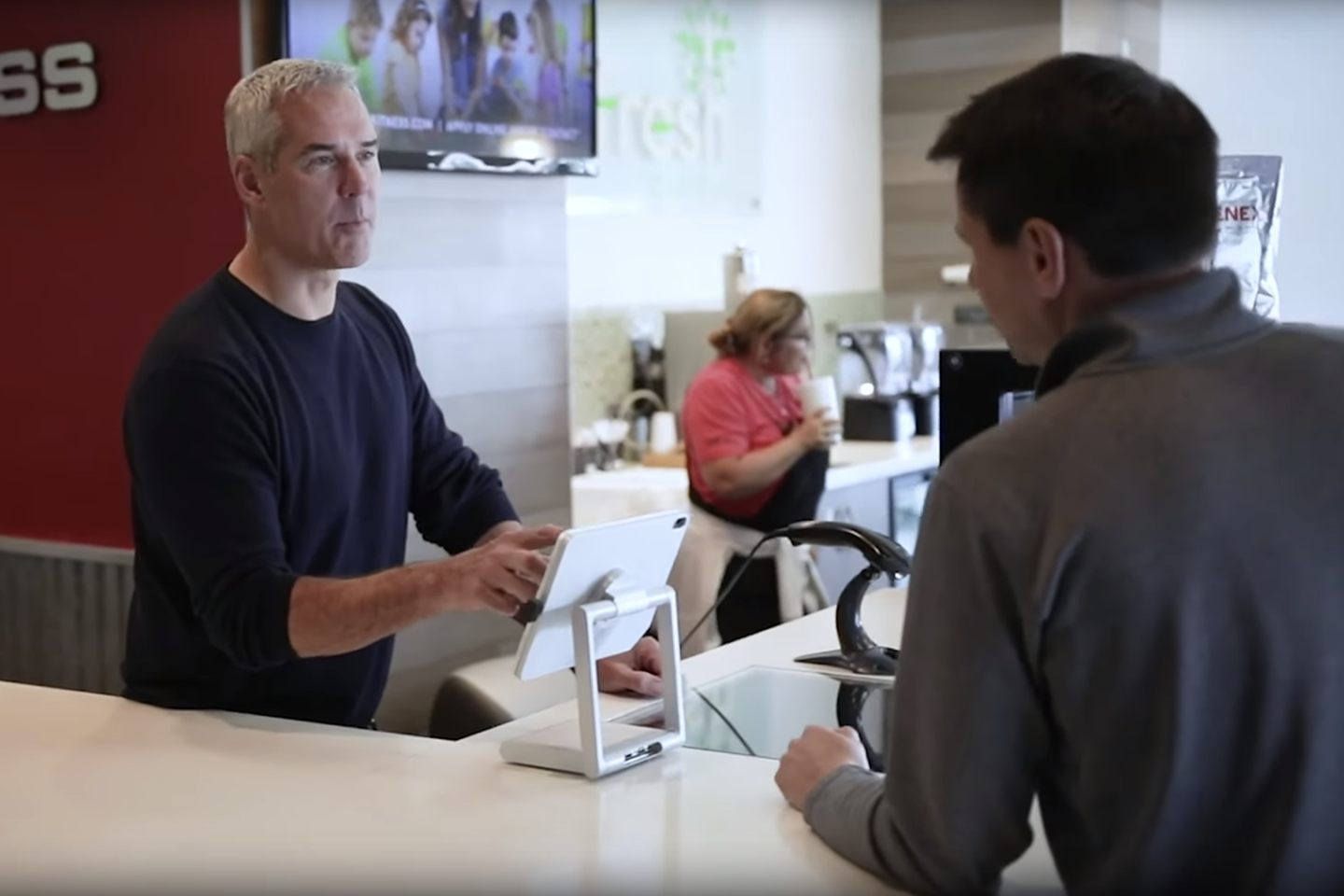 Thanks to the solid steel weight in the base, MagicDock is suitable for all manner of uses, including point-of-sale applications