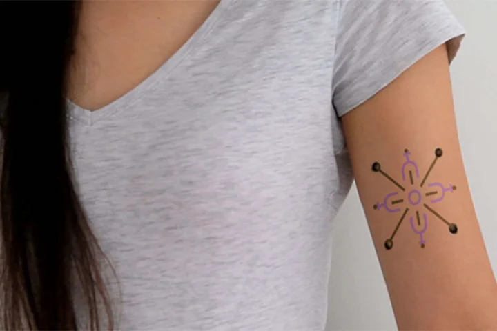 Researchers from Harvard and MIT have developed a smart ink that could make for tattoos that monitor biometrics and change color in response