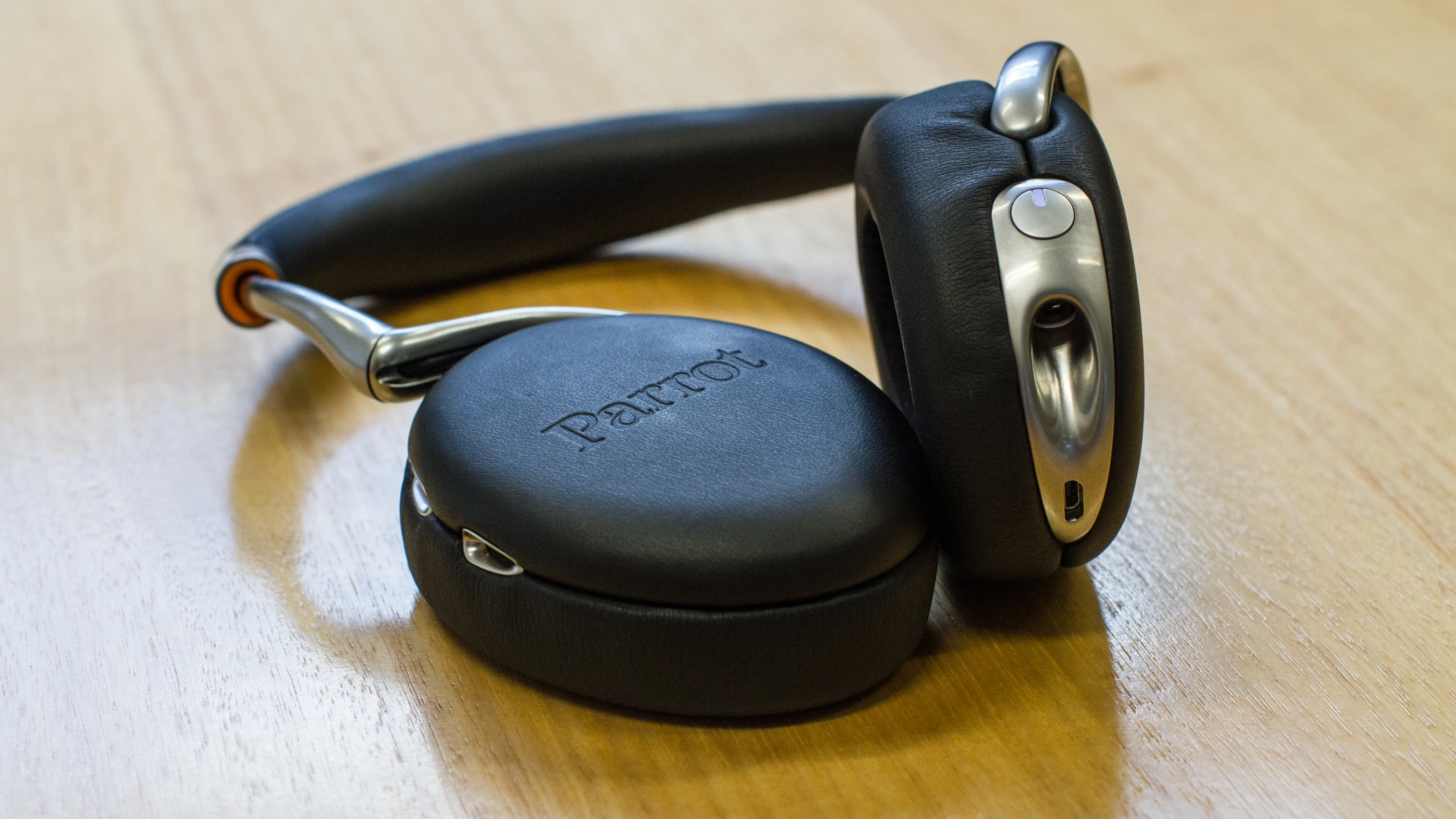 Parrot's Zik 2.0 Bluetooth headphones offer something for both the fanatical audiophile and the casual listener (Photo: Nick Lavars/Gizmag.com)