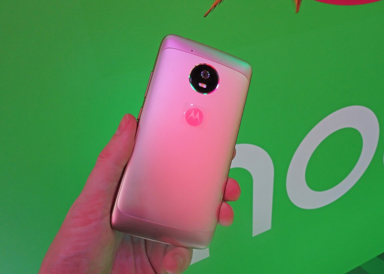 The G5 camera actually offers more megapixels (13 MP vs 12 MP) but lacks the smart processing of the G5 Plus