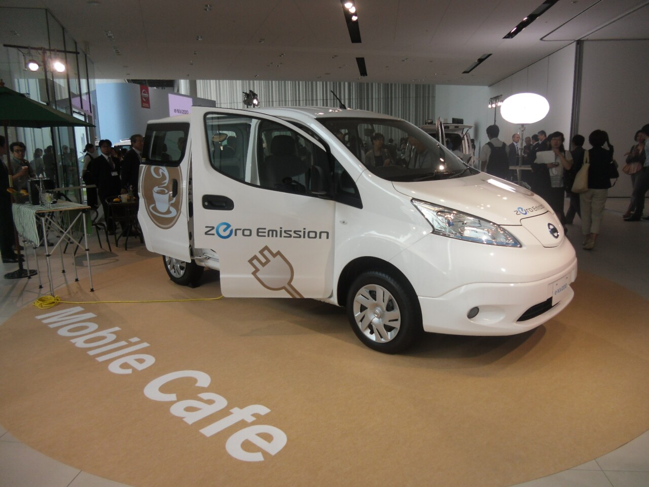With two power outlets giving a combined 1500 kWh, there is enough power to open a mobile cafe (Photo: Meiko Katahira)