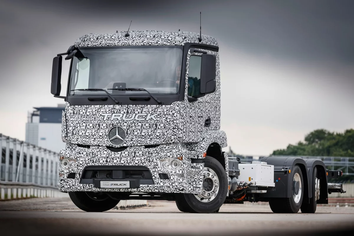 The Urban eTruck is based on a heavy-duty, three-axle short-radius Mercedes-Benz distribution truck