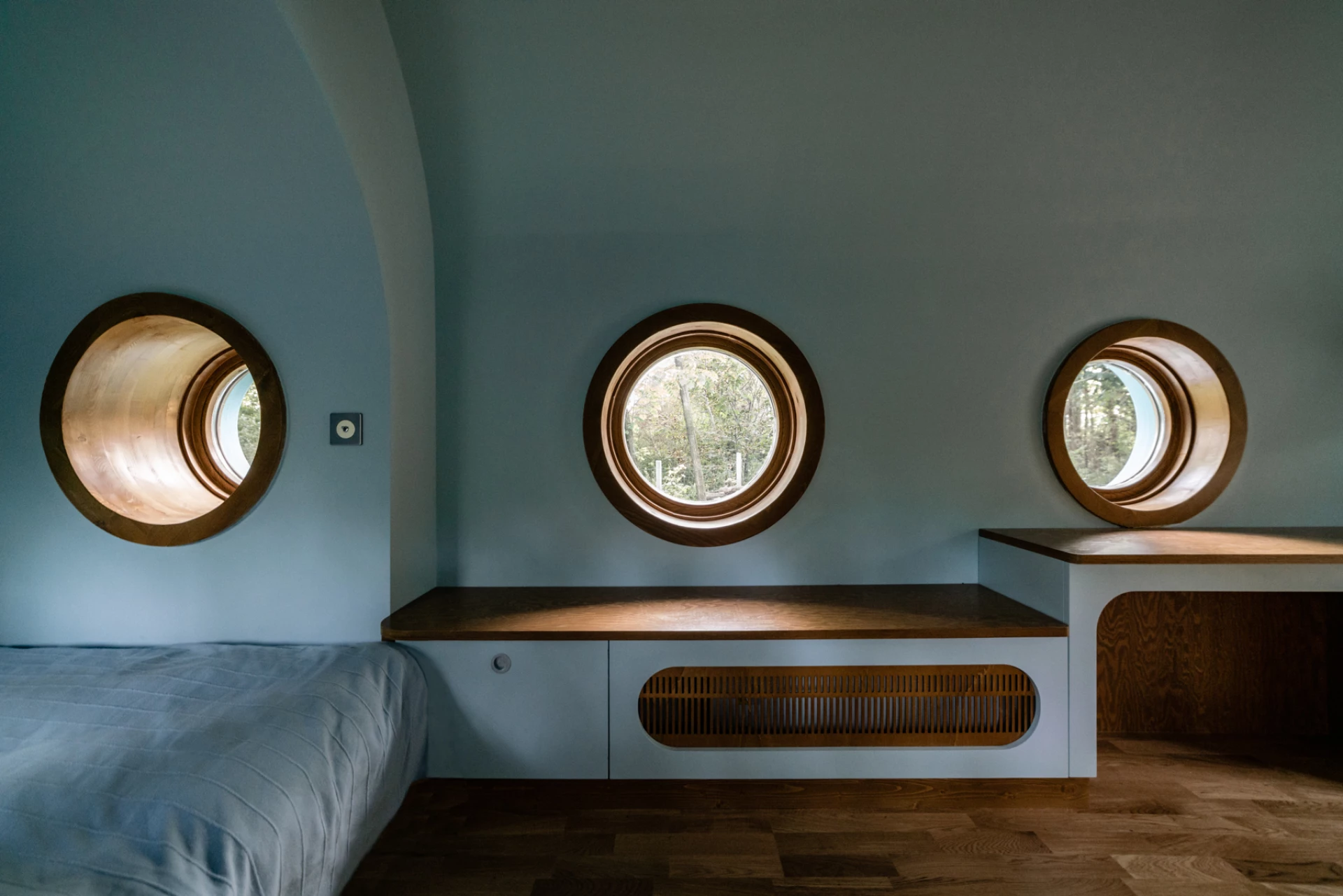 Jet-shaped tiny house is ready for takeoff