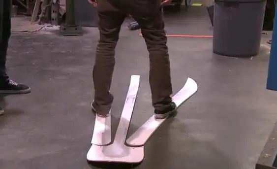Two short skis and a shovel