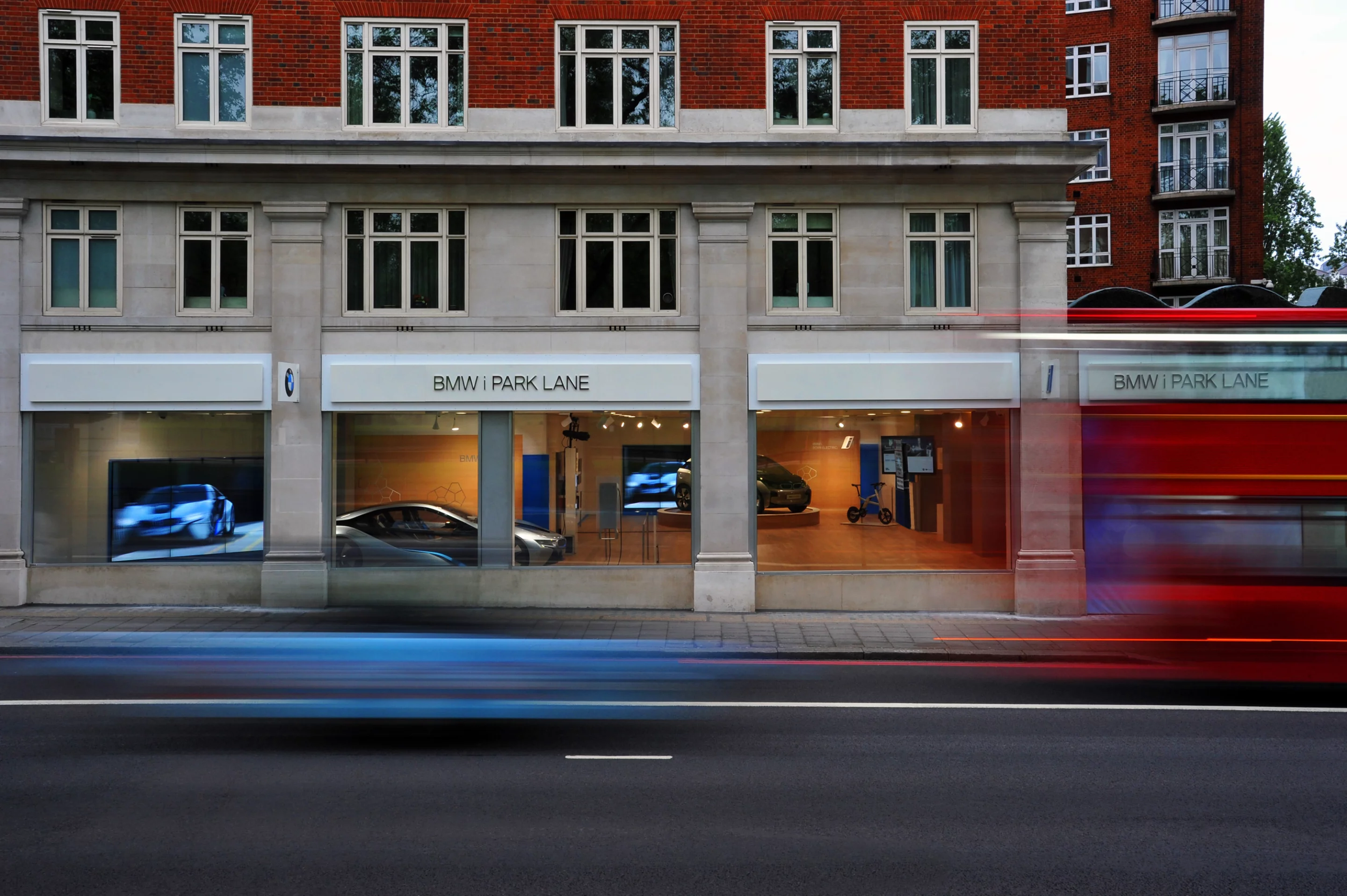 The first i Store is located next door to BMW's BMW and MINI Stores on Park Lane in London, UK