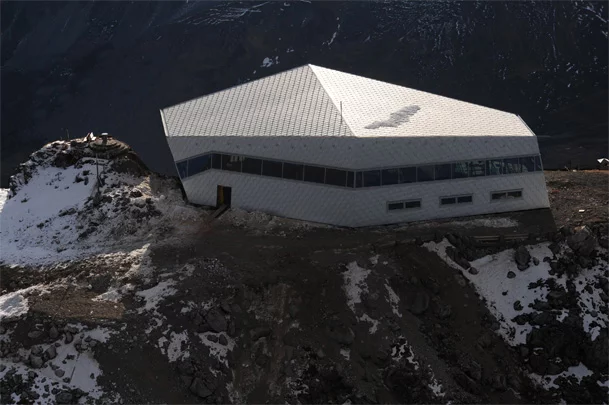 The summit restauarent from the air (Photo: Tilla Theus)