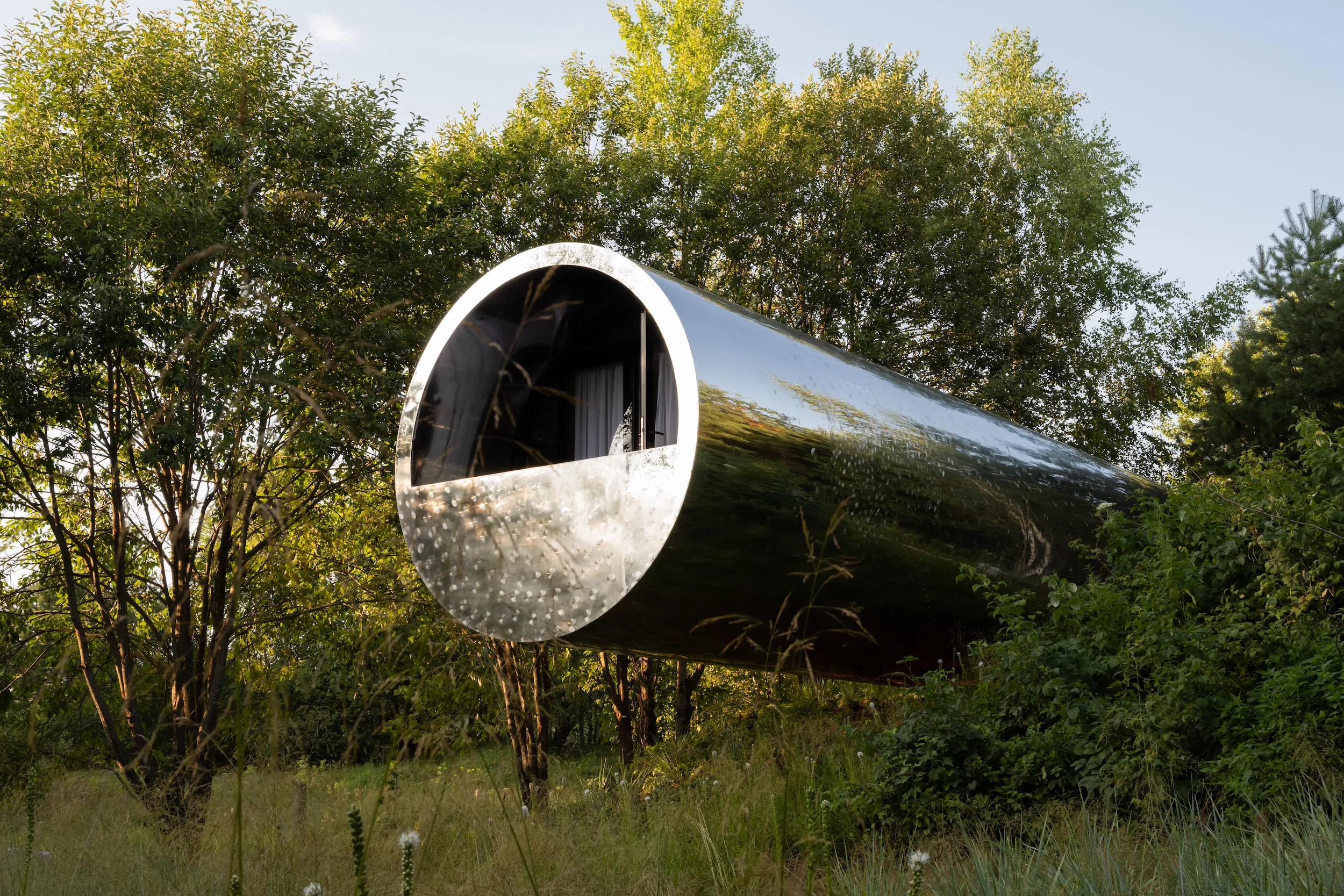 Structurally, Russian Quintessential frame is similar to a ship's hull and consists of steel ribs to lend it strength