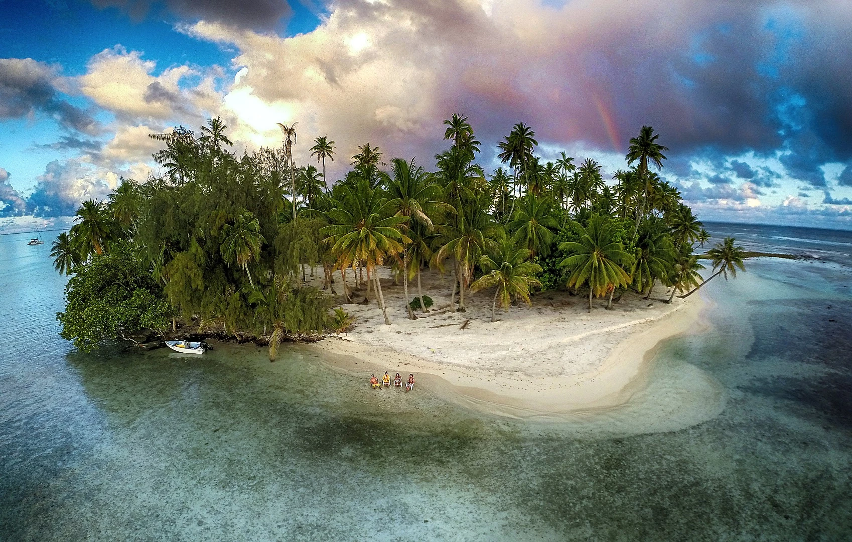 An amazing photo of this tropical island in French Polynesia won third prize in the Nature category