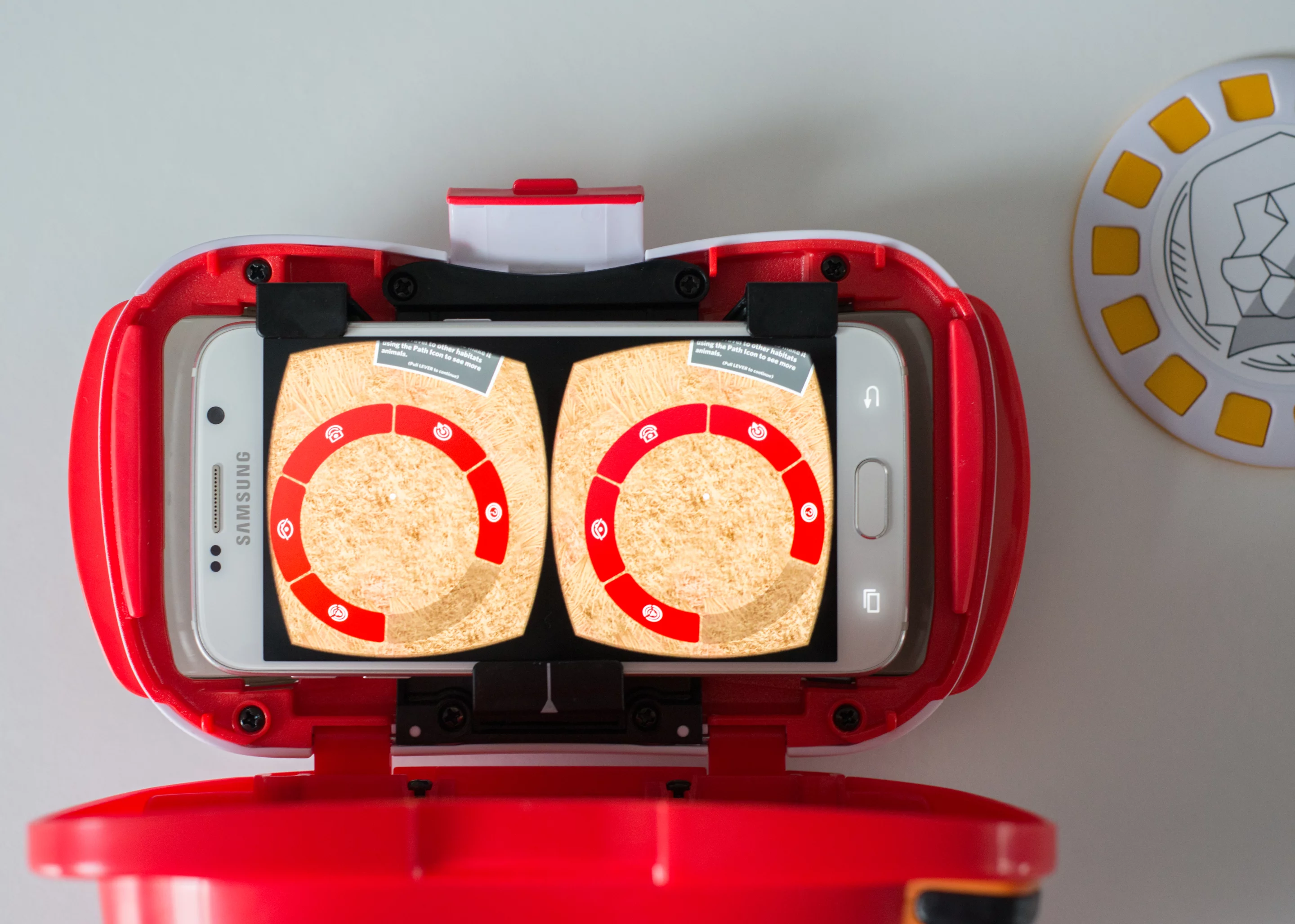 Users access the menu system by looking down with the Mattel View-Master VR
