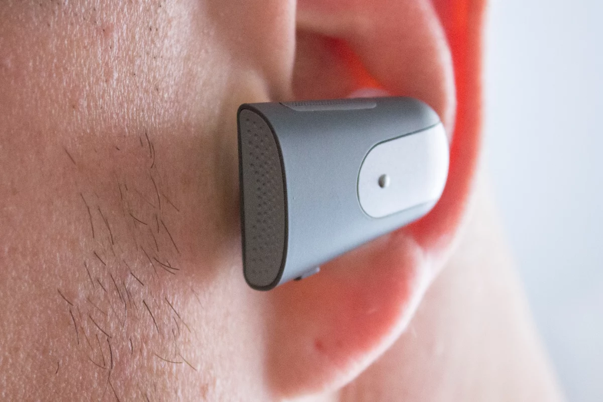 Gizmag reviews the Soundhawk – a next-gen hearing wearable designed to help people hear better in places like noisy restaurants or movie theaters
