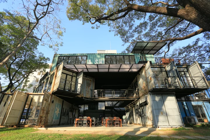 The containers used for ISDSI's new campus were carefully selected from Bangkok ports