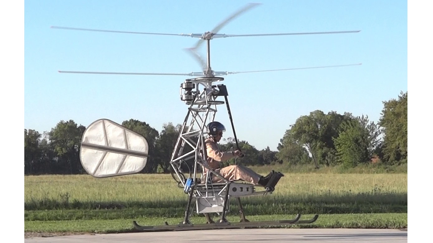 Pascal Chretien's prototype electric helicopter takes flight