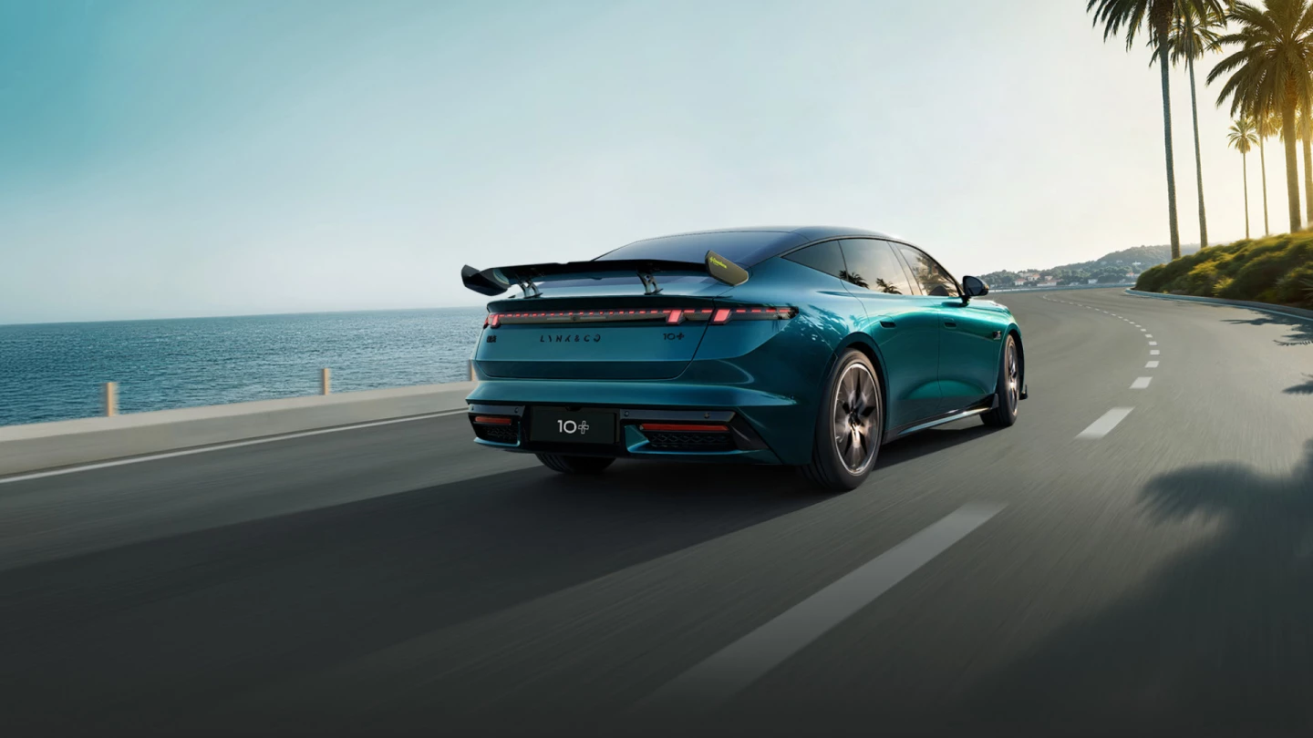 The Lynk & Co 10+ sedan comes with the newest 900-V Energee Golden Brick Battery