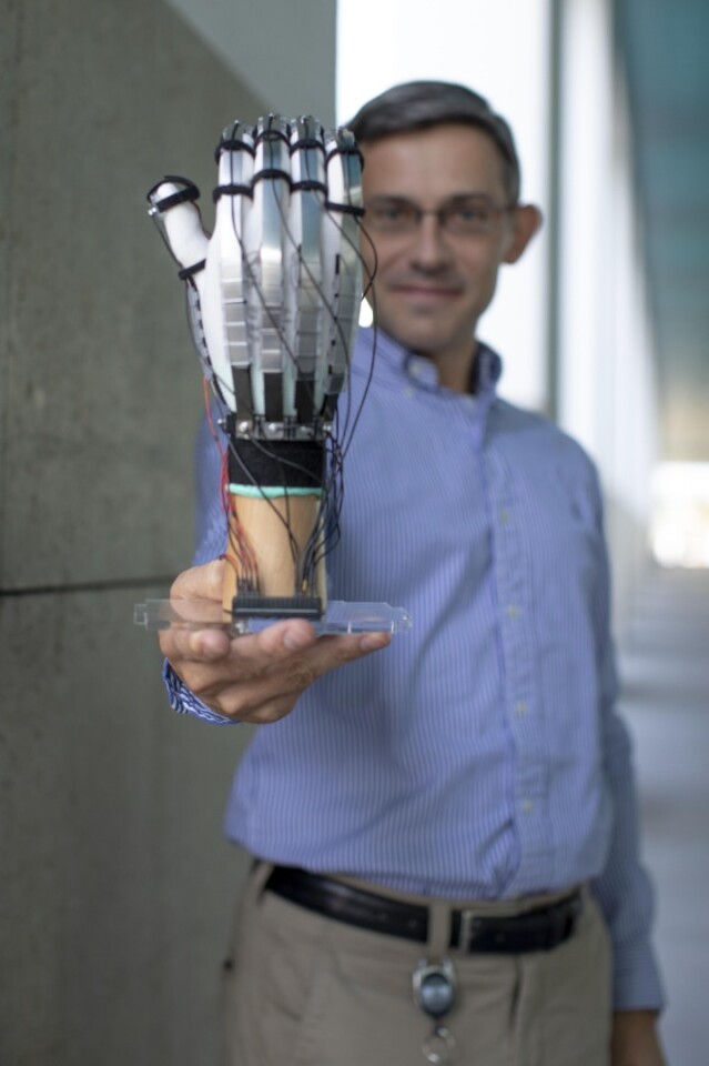The DextrES haptic gloves work thanks to metal strips in the fingers, which can block movements of fingers and thumbs when a voltage is applied