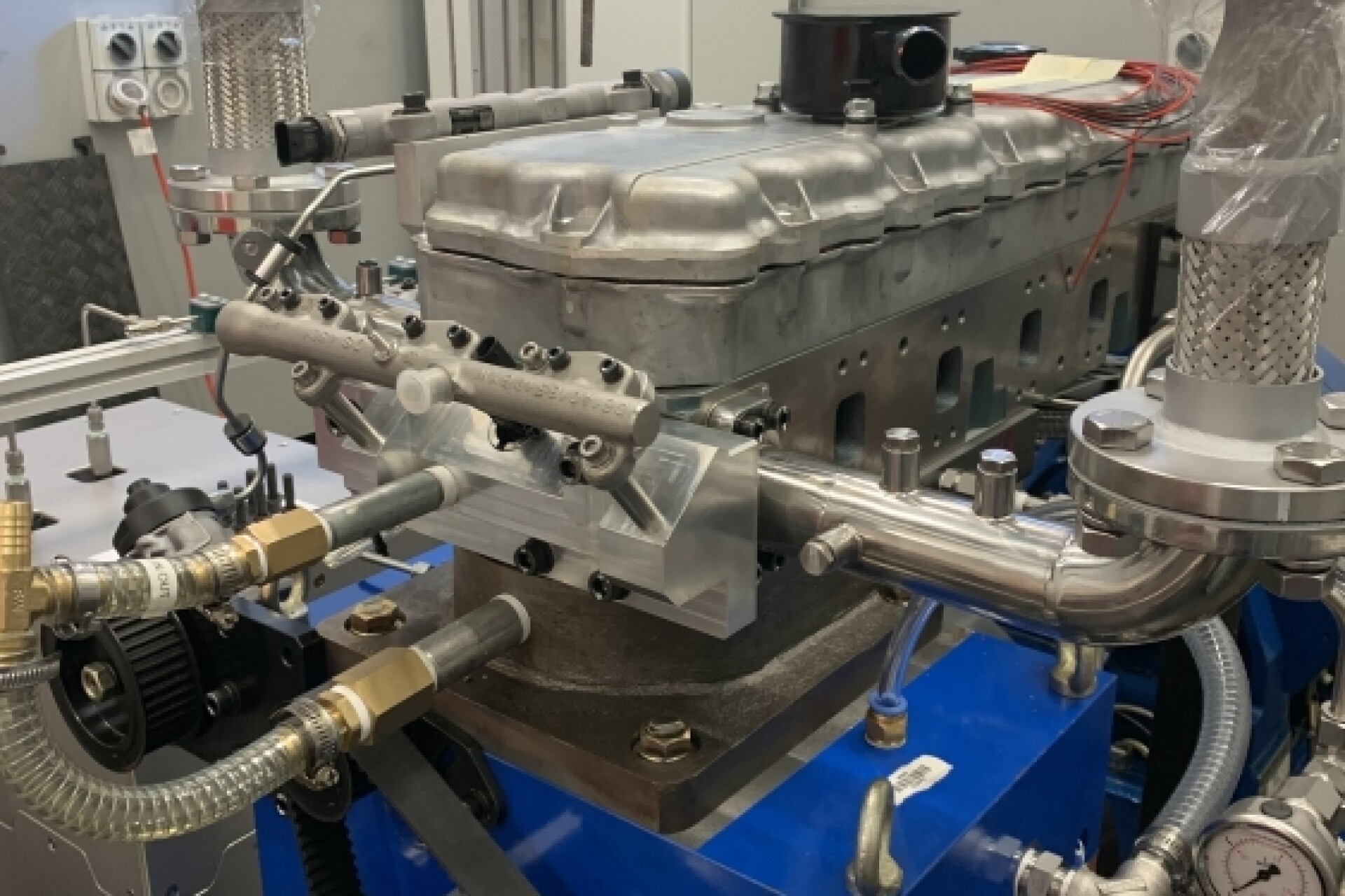 Retrofit system converts existing diesel engines to run on 90 hydrogen