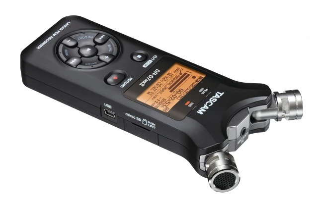 The combination of separate analog and digital circuit boards and a low impedance circuit design helps keep noise to a minimum