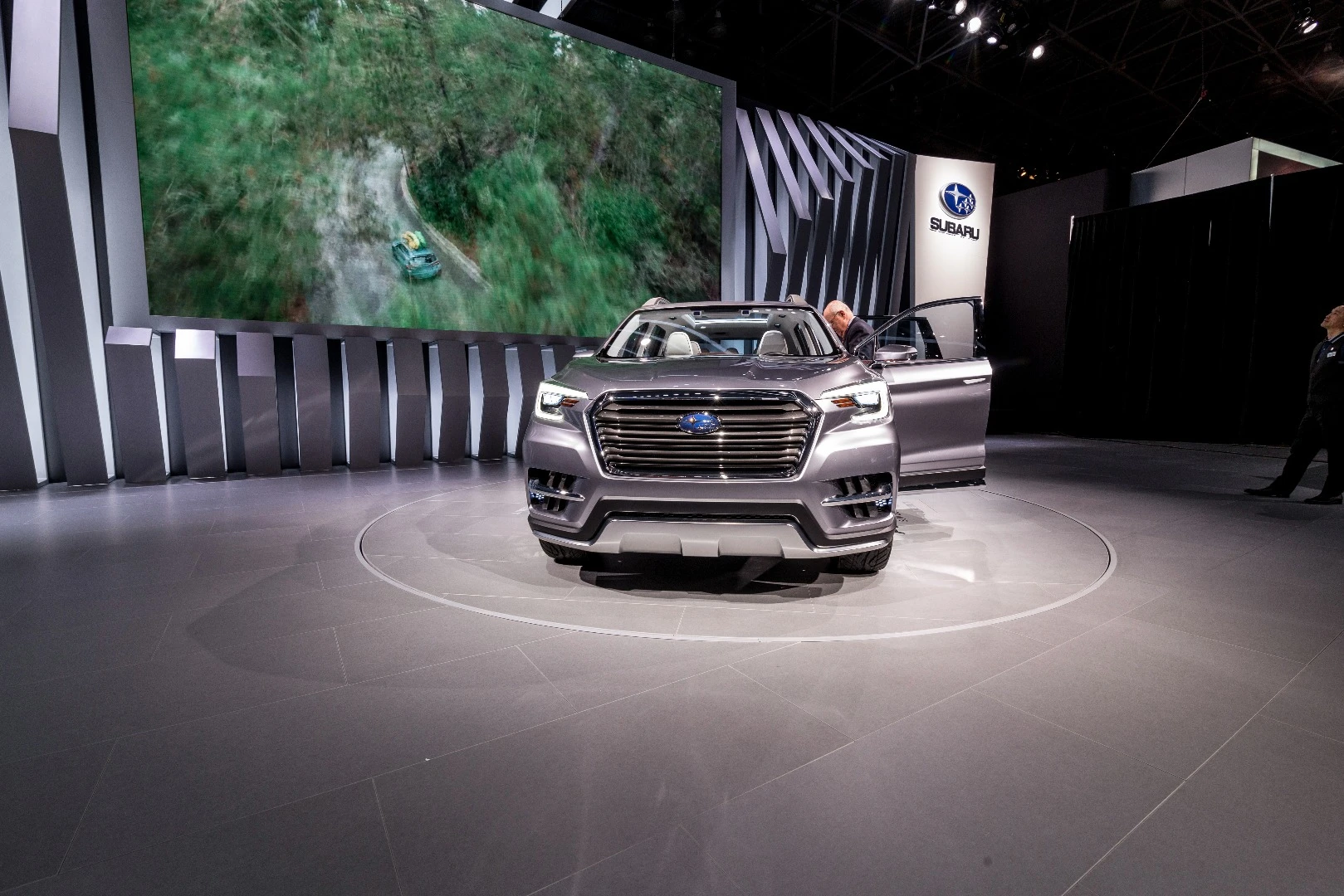 The grille on the Ascent could have been borrowed from an Outback and scaled up