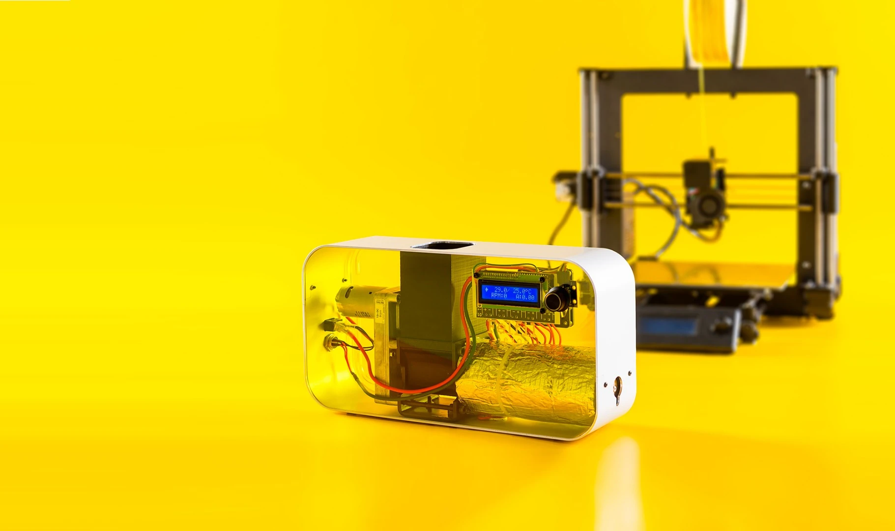 The Felfil Evo extruder works with different types of plastics, so it can be used to recycle as well as to test new polymers